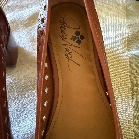 Patricia Nash Allegra Pump Size US 6.5M - Picture 4 of 5